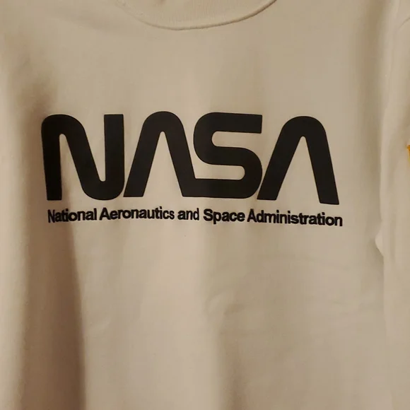 🪩 2/$15 // (HOST PICK) H&M: NASA Sweatshirt - Picture 2 of 6